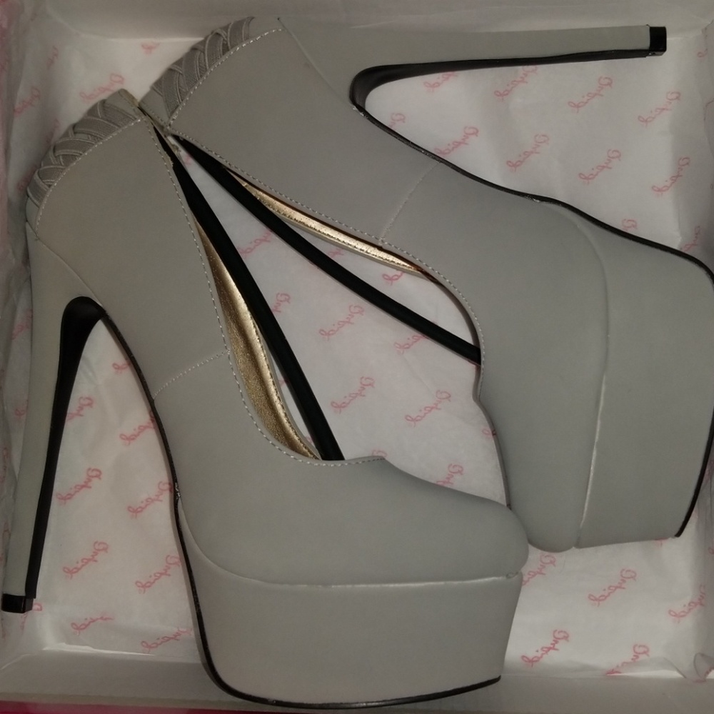 Gray Platform Pumps